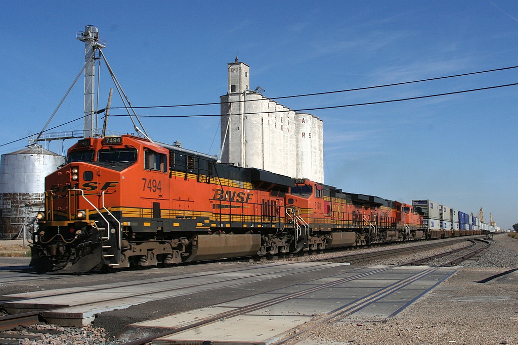 BNSF EB intermodal